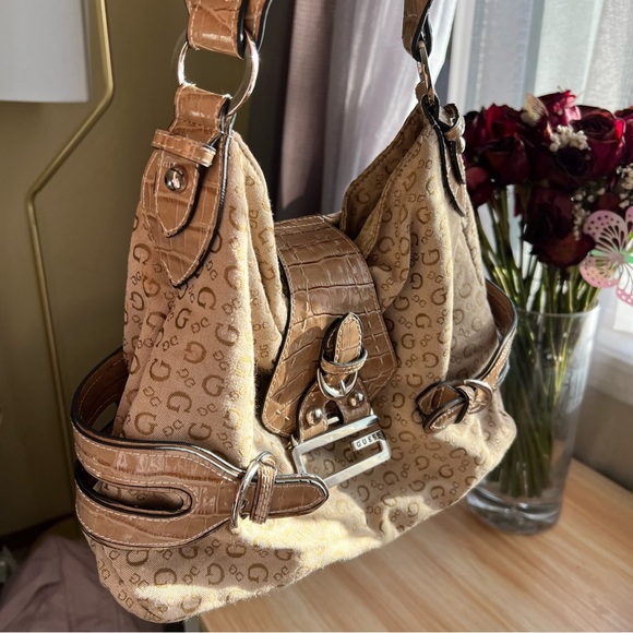 ⭐️Y2K vintage GUESS boho shoulder bag⭐️ - Picture 4 of 5
